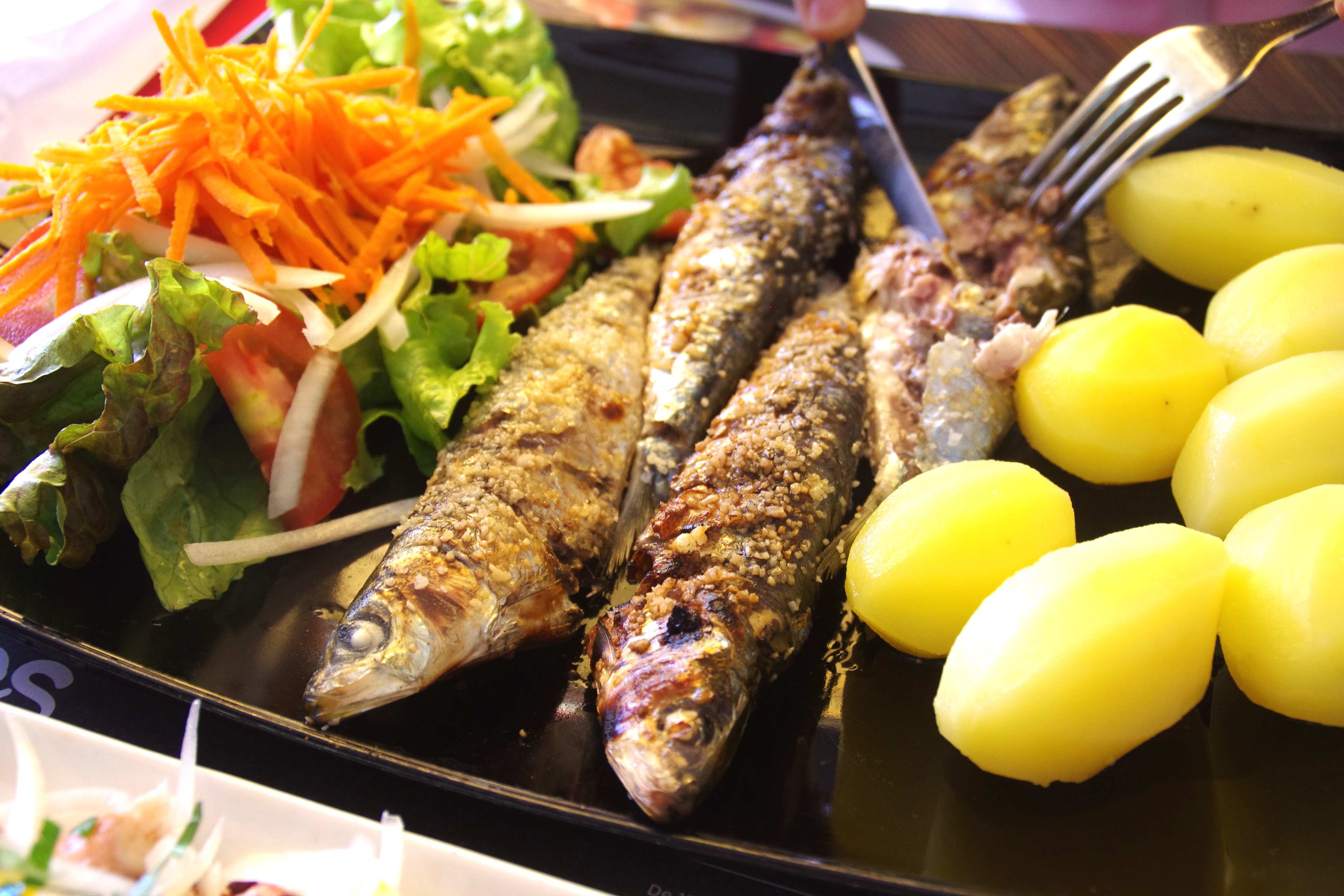 ポルトガルで焼き魚 おいしすぎるナザレの名物料理を食す Tomoko Taketani Transit Lounge